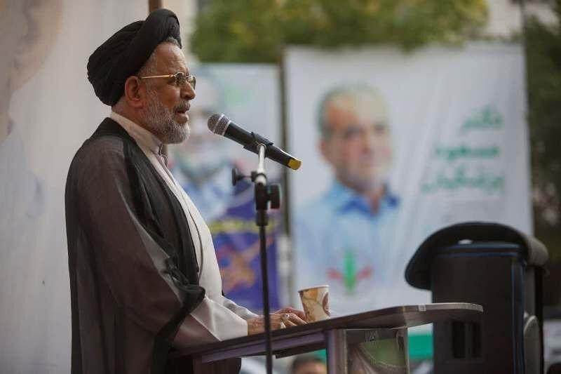  «وزیر سابق اطلاعات» قائم‌مقام معاونت امور مجلس ریاست جمهوری شد 💢محسن اسماعیلی، معاون راهبردی و امور مجلس رئیس‌جمهور با صدور حکمی «سید محمود علوی» را به سمت معاون امور نظارتی و هماهنگی و قائم‌مقام معاونت امور مجلس ریاست جمهوری برگزید.