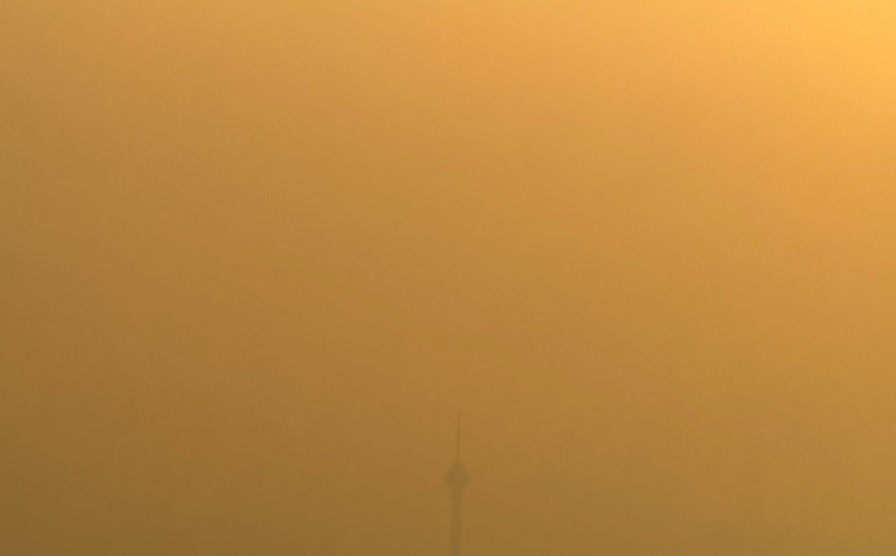 میانگین کیفیت هوا هم اکنون با آلاینده شاخص ذرات معلق کوچک‌تر از ۲.۵ میکرون ۱۳۳ و در شرایط ناسالم برای گروه‌های حساس است. از ابتدای امسال تاکنون کیفیت هوای پایتخت ۶ روز در وضعیت پاک، ۱۲۳ روز قابل قبول، ۱۰۳ روز ناسالم برای گروه‌های حساس، ۸ روز ناسالم، ۲ روز بسیار ناسالم و ۲ روز در شرایط خطرناک قرار داشته است.