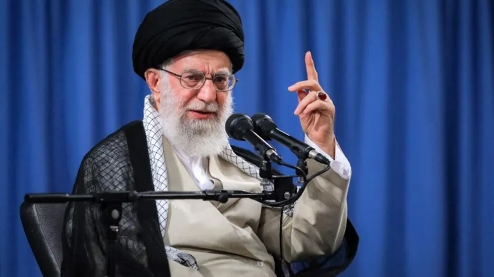تذکر رهبر جمهوری اسلامی به کسانی از درون حکومت که به آنها خواص گفته میشود.