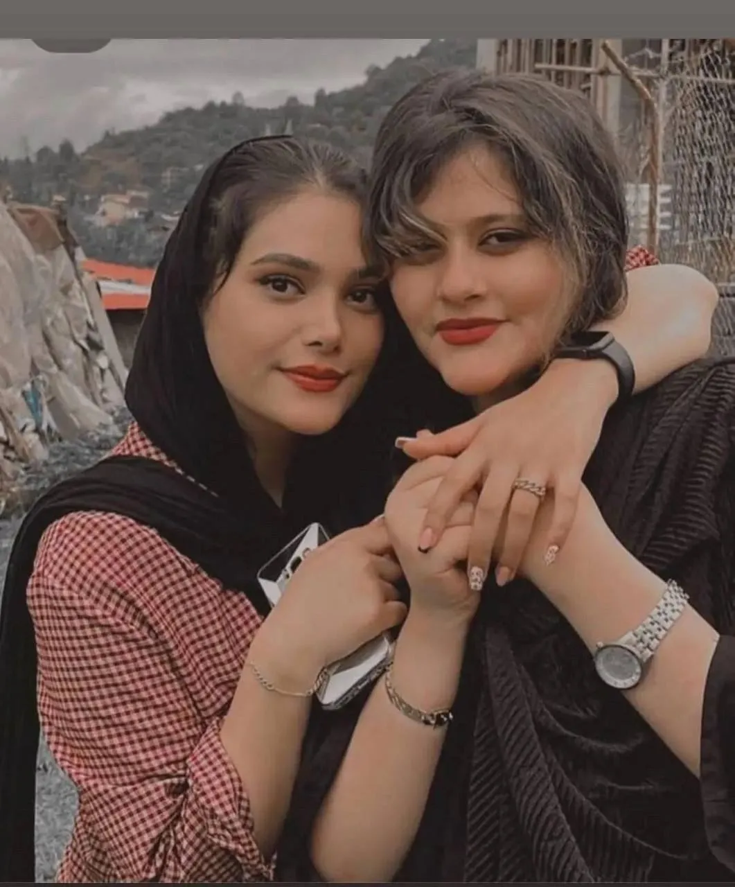 تصویری از مهسا امینی دختری که تمام آرزویش خاک گور شد