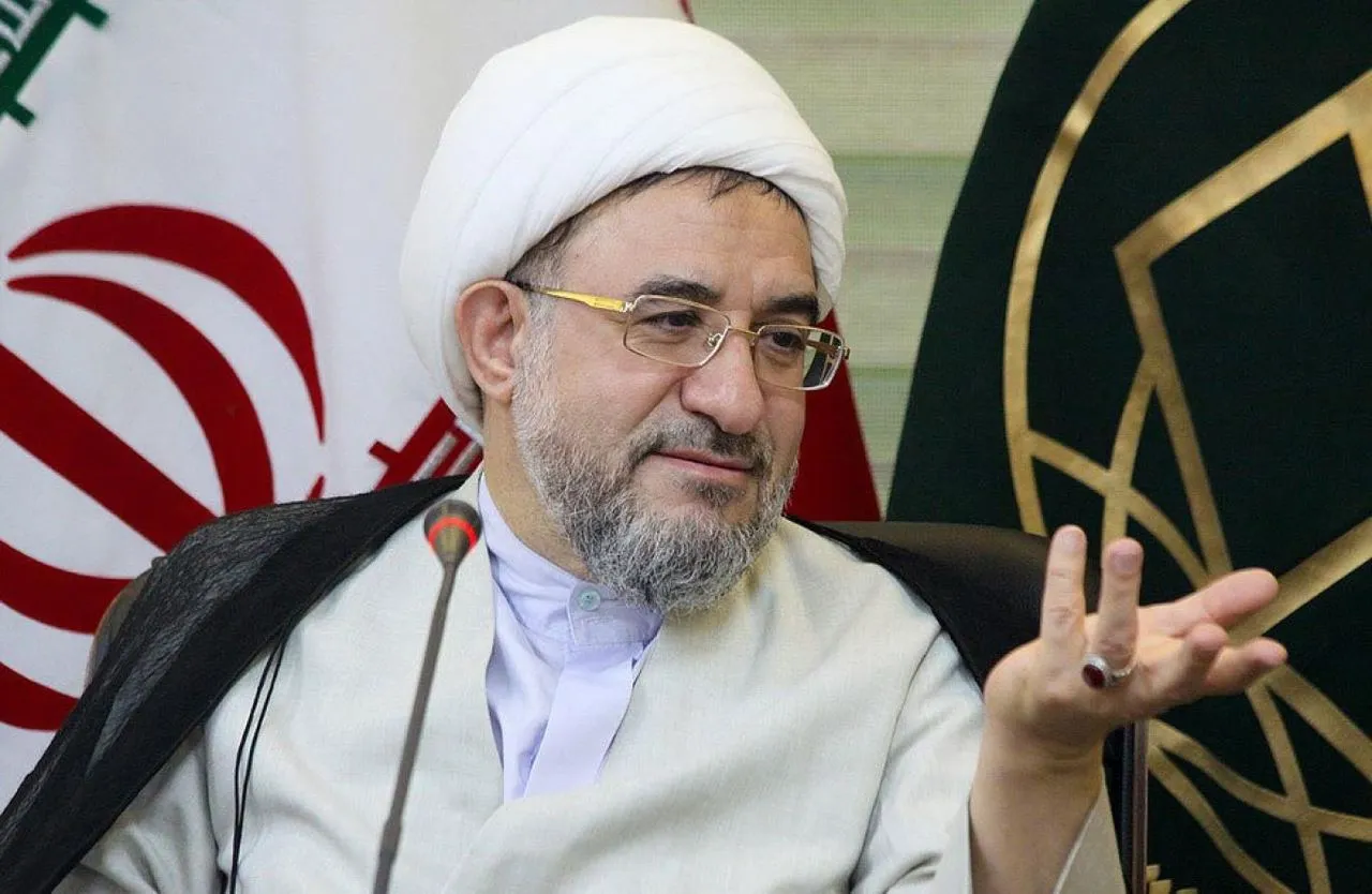  آقای اراکی! این تعریف «روسپی» است نه «بی‌حجاب»