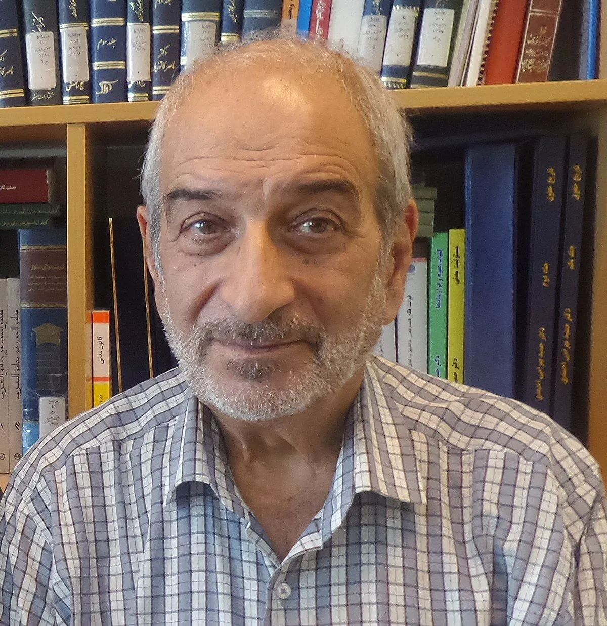 ماجرای تاریخی و عجیب رد اعتبار دکتر حمید بهرامی احمدی در یک دوره و تاییدش در دوره بعد و بی رحمی سیاست