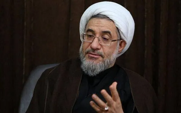 محسن اراکی با نام اصلی پرویز عراقی، عضو مجلس خبرگان رهبری که اخیرا توسط آیت‌الله خامنه‌ای