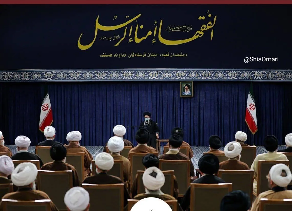 حدیثی که ناقص بر بالای سر رهبر جمهوری اسلامی در دیدار با خبرگان نصب شد