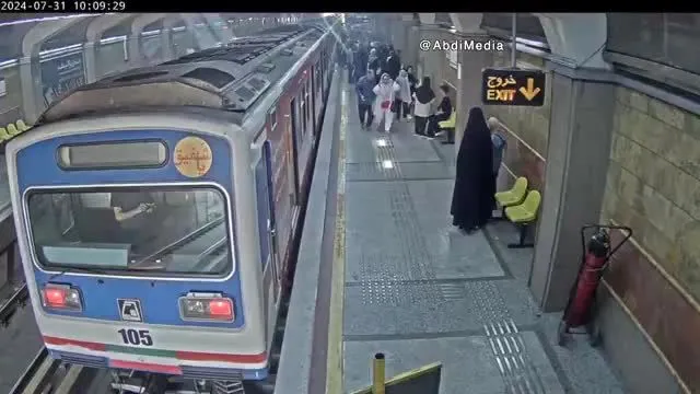 شرکت بهره‌برداری مترو خبر عبدی مدیا را تایید کرد / حادثه در مترو در پی سقوط عصای آهنی مسافر در ریل