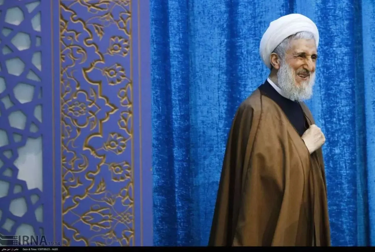  شیخ کاظم صدیقی در حرکتی بسیار قابل تامل و با اشاراتی نماز جمعه امروز تهران را اقامه کرد