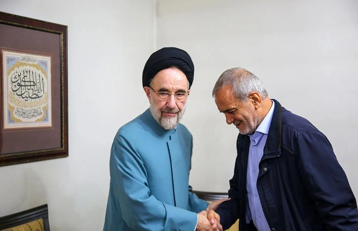  یک سوال: آیا رایزنی مسعود پزشکیان برای حضور سید محمد خاتمی پس از سالهای متمادی در مراسم #تنفیذ خود در حضور آیت‌الله خامنه‌ای و در حسینیه امام خمینی برای فردا با نظر موافق رهبر جمهوری اسلامی مواجه شده است یا خیر؟