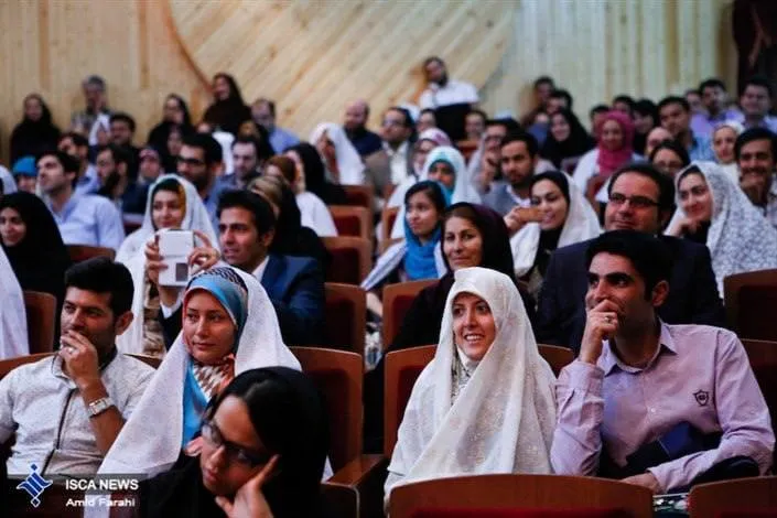 معاون دانشگاه آزاد:عده زیادی از دانشجویان مایل به ازدواج شرعی اند اما گروه قابل توجهی هم دوست جنس مخالف دارند/۴۸ درصد قصد مهاجرت دارند
