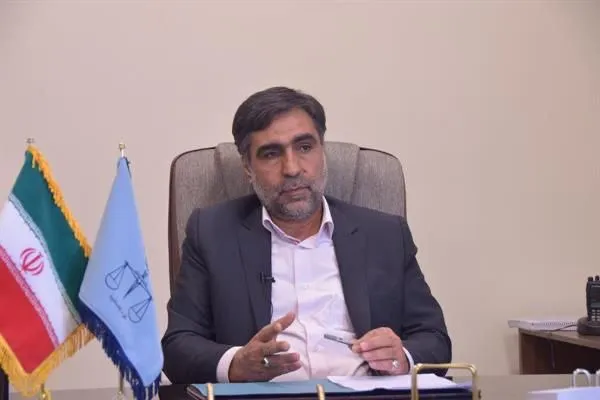 حجت الاسلام غلامرضا سلمانی البته لباس روحانی نمی پوشد