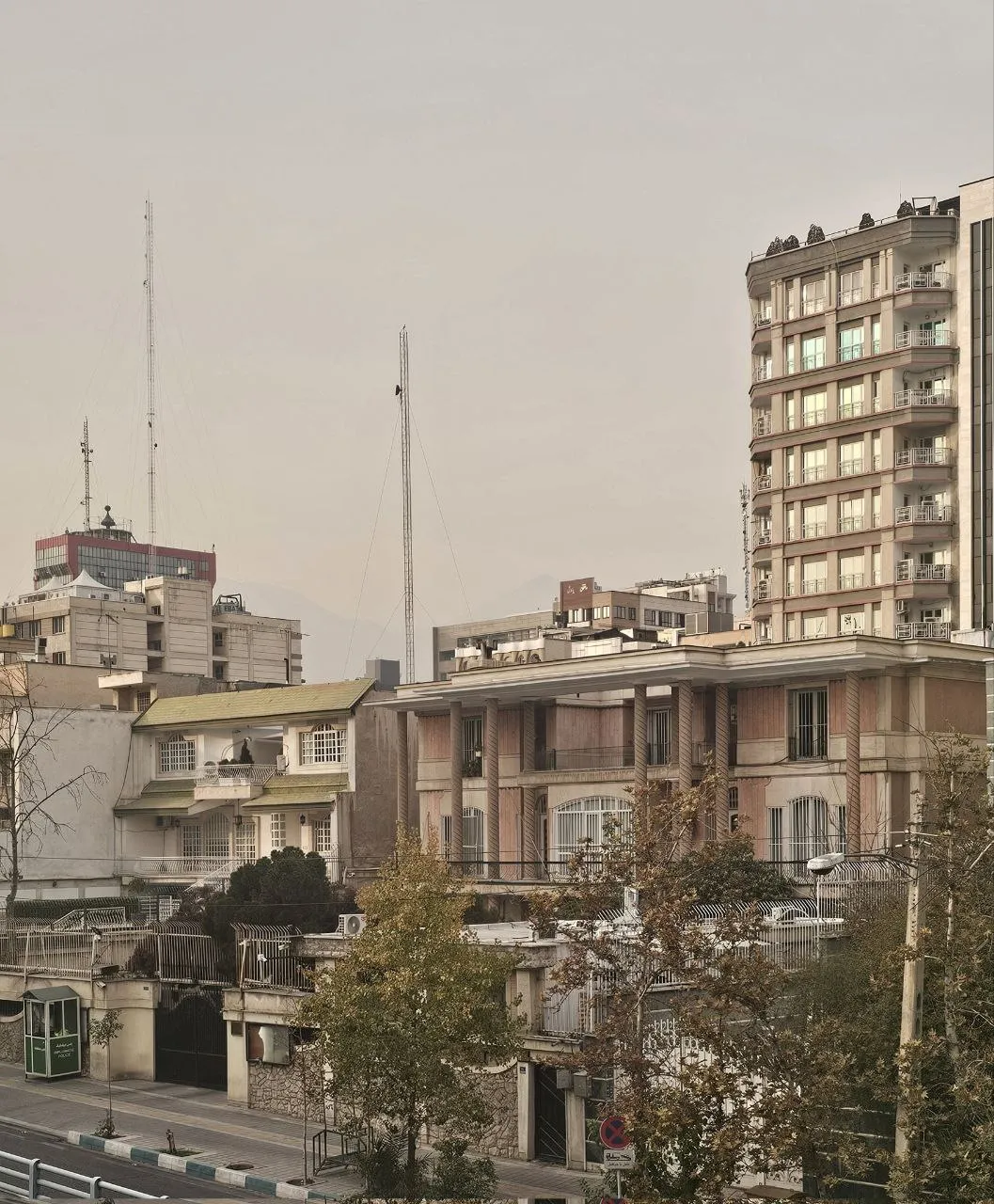 پرچم سفارت ‎سوریه در تهران به پایین کشیده شد