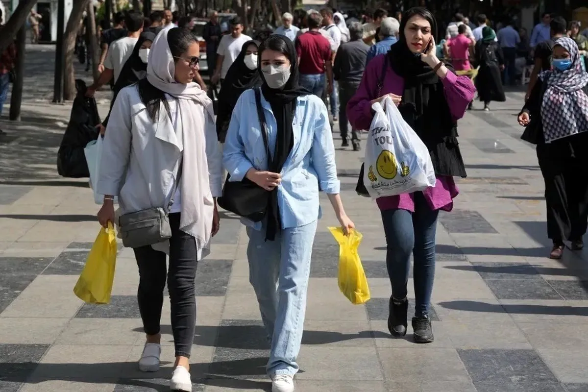  خشم کیهان از توقف اجرای قانون حجاب توسط شورای عالی امنیت ملی/ مسئولان نادان جلوی ساماندهی فضای مجازی را گرفتند