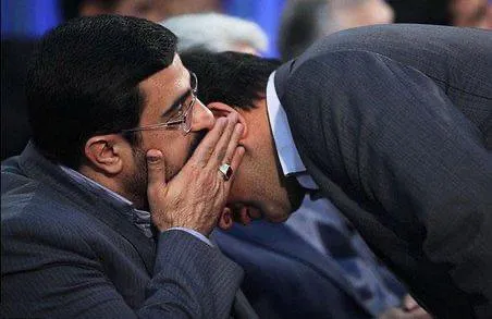 چند روز پیش سربسته در مورد دکتر سعید مرتضوی نوشتم اما امروز افشا شد که مرتضوی پروانه وکالت از کانون وکلای یزد گرفته. کاری به پروانه وکالت او در یزد ندارم مهم آنست که او در تهران بدون تابلو، مستقیم و غیر مستقیم با همکاری وکلای خاص دیگر به خلق الله کمک میکن
