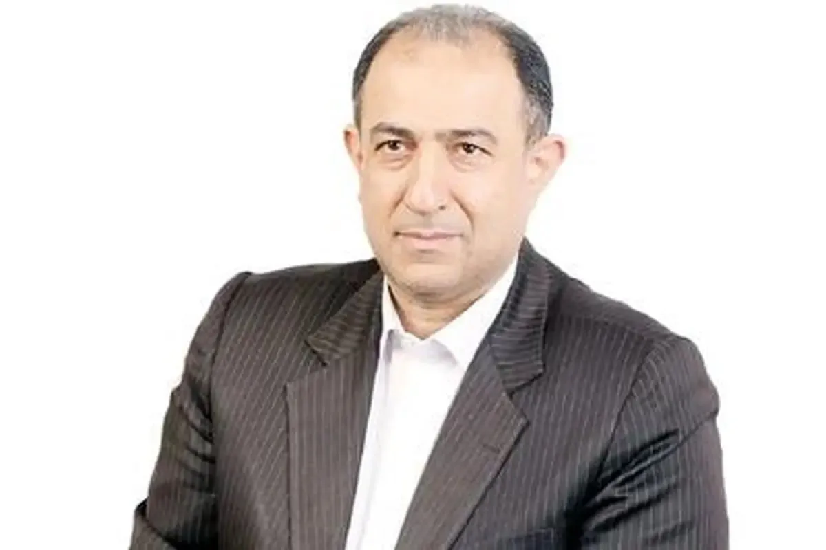  برخی نمایندگان برای راضی کردن همان ۲۰۰ هزار حامی خود از تریبون مجلس فریاد می زنند/ مخالفان ظریف با او مناظره کنند