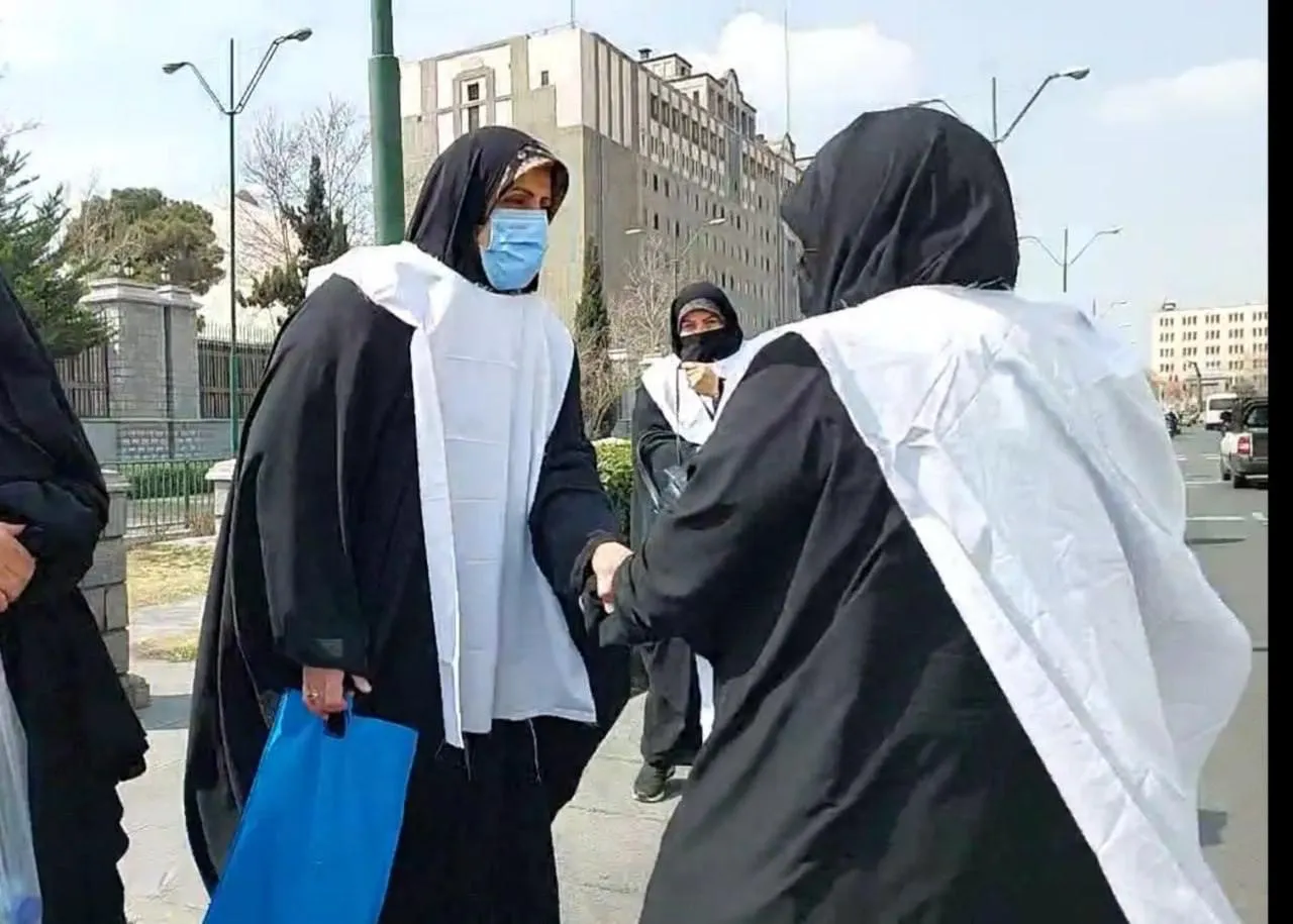 تصاویری از زنان کفن‌پوش در تجمع حامیان اجرای قانون حجاب