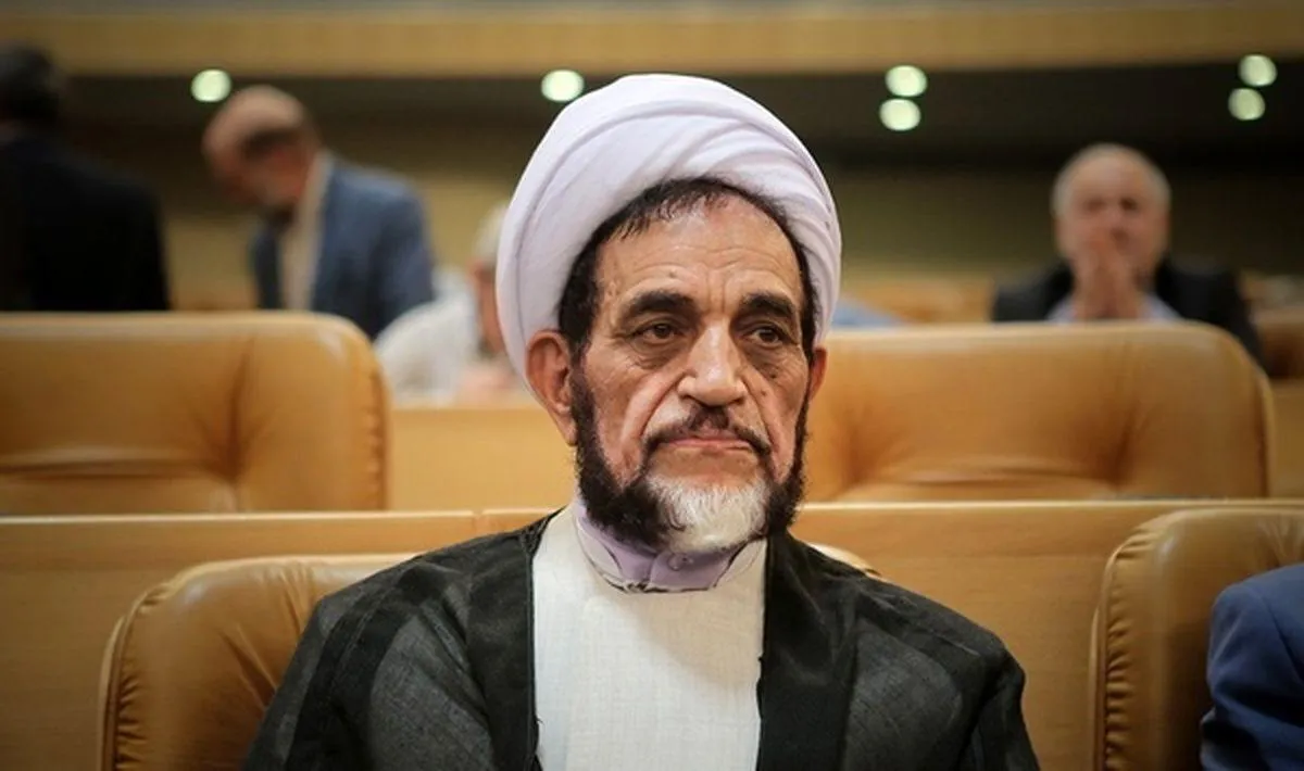  افشاگری اشرفی اصفهانی درباره حوزه علمیه دارالحکمه: می گویند طلبه هستیم اما در ماجرای مهسا امینی با قمه و چاقو به خیابان‌ها ریختند و با مردم برخورد کردند