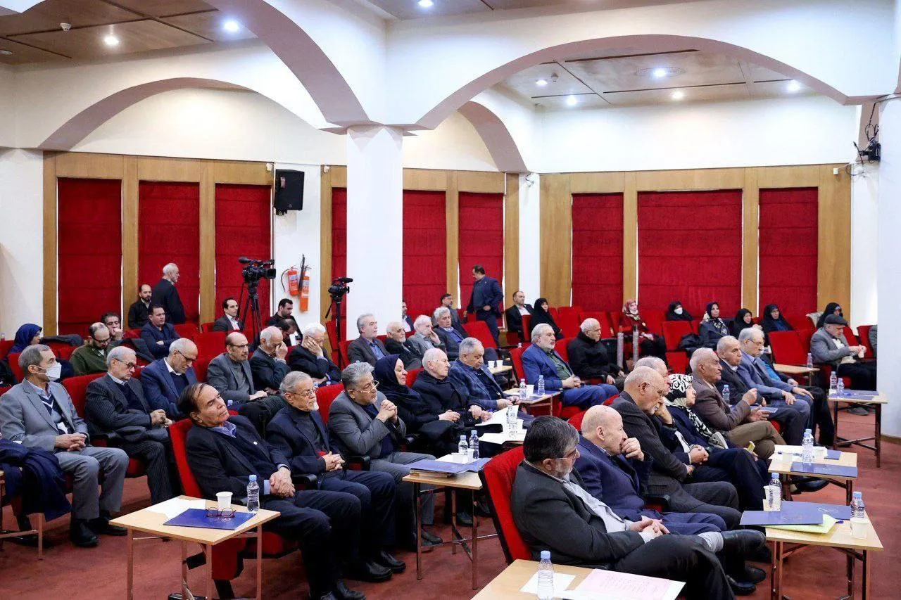  انتشار یک عکس جنجالی در شبکه های اجتماعی/ برخی اعضای فرهنگستان علوم پزشکی خواب بودند؟