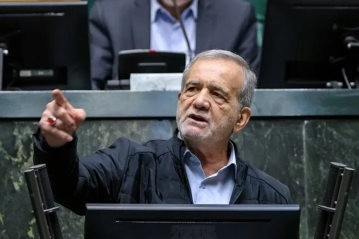  با رفتن ظریف، کسی برای انتقاد کردن باقی نمی ماند و مخالفان دولت مجبور می شوند به شخص پزشکیان حمله کنند /این دردسر را خودشان ایجاد کرده اند