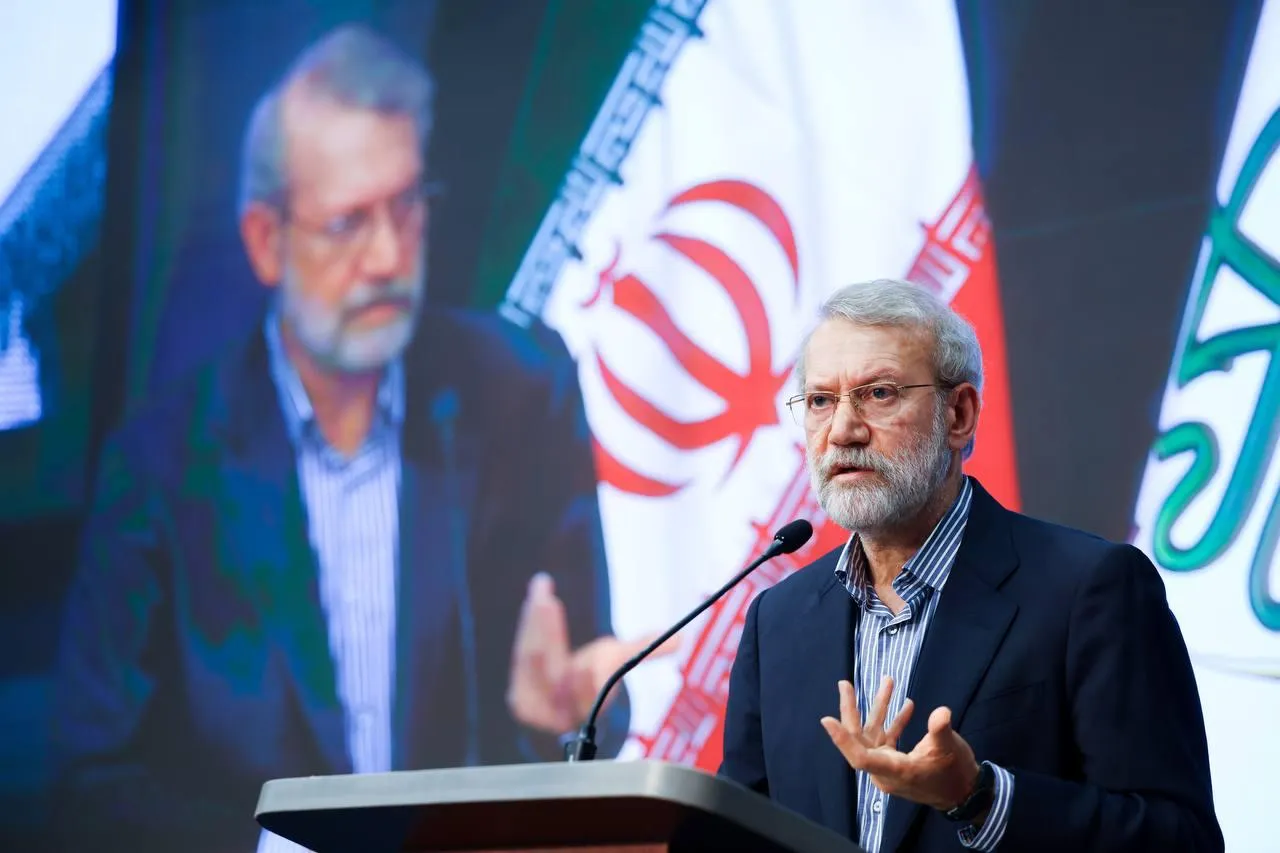  علی لاریجانی امروز علاوه بر دانشگاه شاهد در دانشگاه عالی دفاع ملی نیز سخنرانی داشت