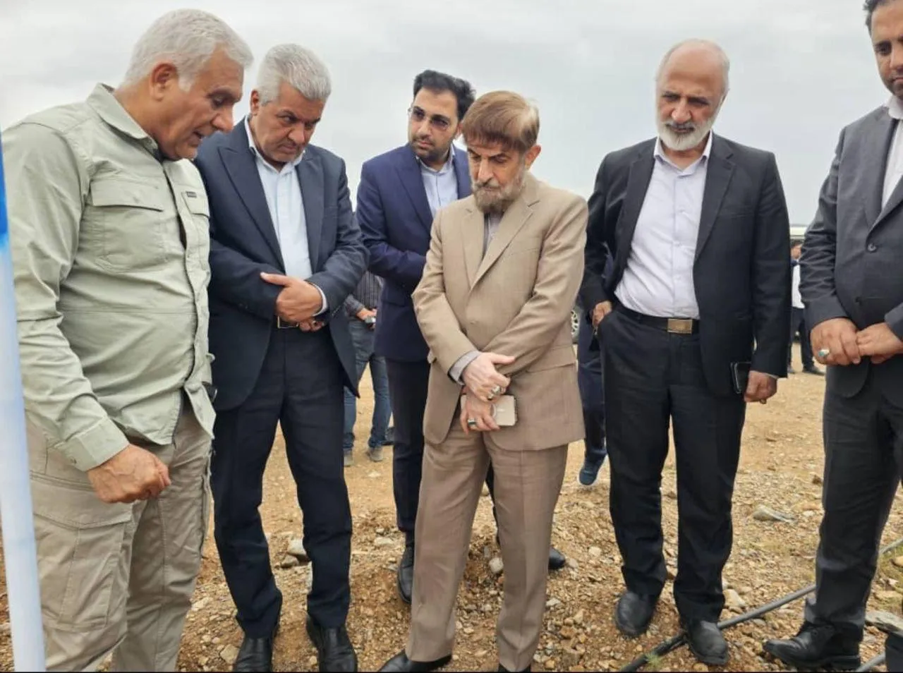  علی آقامحمدی رییس گروه اقتصادی دفتر آیت‌الله خامنه‌ای و عضو مجمع تشخیص مصلحت نظام و رییس گروه دوستی ایران و عراق نیز از آخرین نسخه گوشی اپل آمریکایی استفاده میکند، زیرا به ضعف های امنیتی گوشی های اندرویدی واقف است.