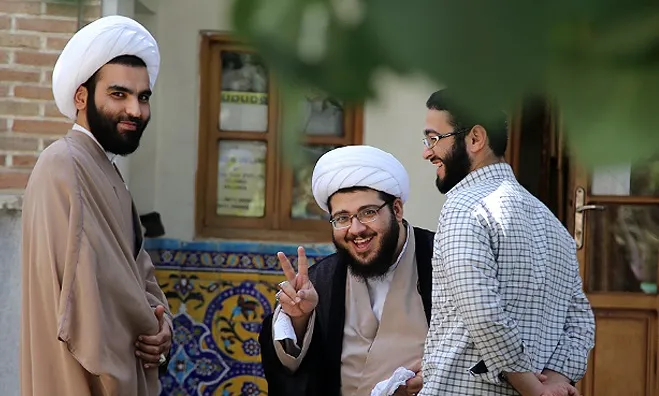  انتقاد جمهوری اسلامی از روحانیون: در نشست های پرهزینه ای که در حوزه علمیه برگزار می کنید کدام مشکل واقعی مردم مطرح و حل شده است؟