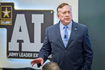 دستیار ریگان رئیس جمهور اسبق آمریکا: ترامپ به تله جنگ با ایران نخواهد افتاد/حمله نظامی،حکومت ایران را به برخورداری از بمب هسته ای معتقد می کند