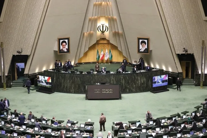  آیا نمایندگان بخاطر موافقت یا مخالف با استیضاح وزرا رشوه می‌گیرند؟ / ادعای میرسلیم ریشه در کجا دارد؟