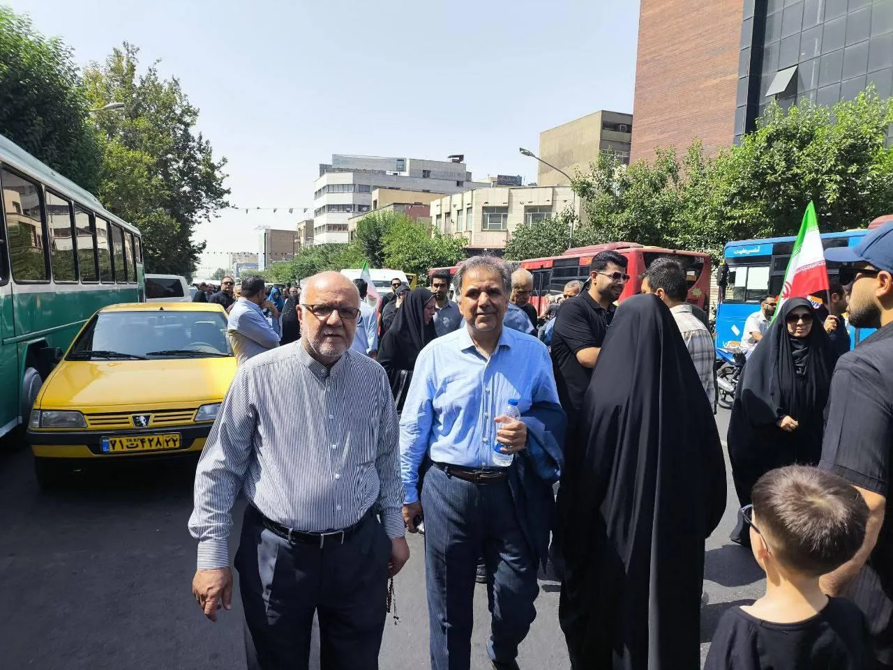  بیژن زنگنه و عباس آخوندی در مراسم امروز