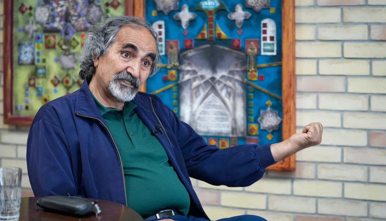  آزاد ارمکی: هیچ جای دنیا رسانه‌ای مثل تلویزیون دست تندروها نیست/ پایداریچی ها در نظام سیاسی ایران اختلال ایجاد می کنند