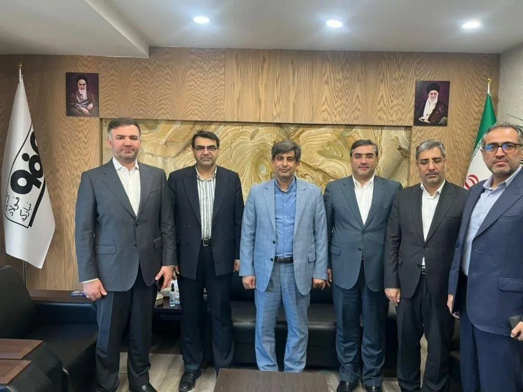  از آن شرکت عزل شدند اما با رایزنی تشریف بردند مدیرعامل یک شرکت جدید شدند.
