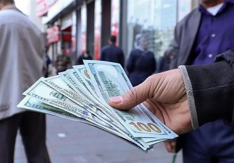  عضو کمیسیون اقتصادی مجلس: دلار ۱۳۰ هزار تومانی در زمستان قابل انتظار است