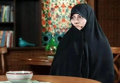 از لحاظ اصول حرفه‌ای آیا رسانه اجازه دارد اسناد پزشکی شخصی را که با او و افکارش زاویه دارد را منتشر کند؟