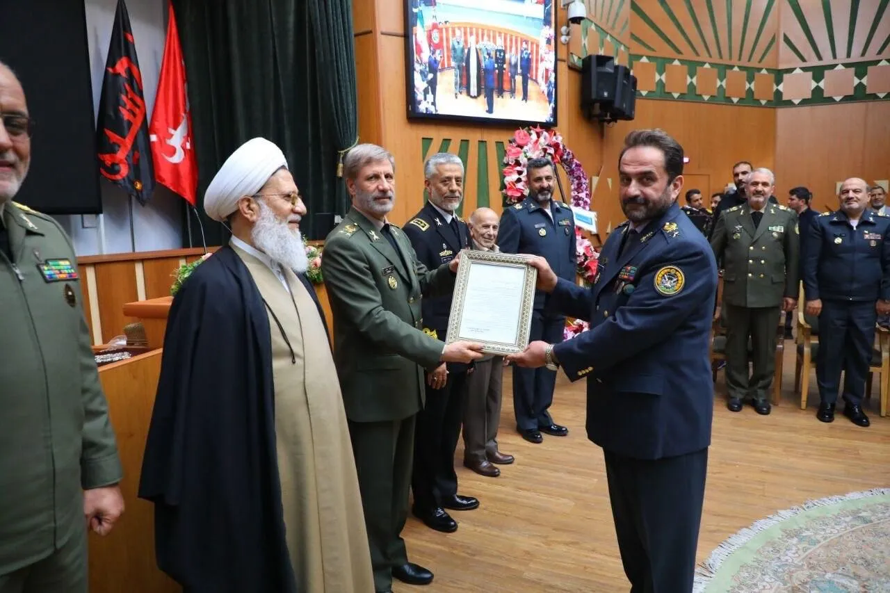  آن همه شایعات رسانه ای و در گوشی در مورد امیر سرتیپ فرزاد اسماعیلی فرمانده پیشین قرارگاه پدافند هوایی ارتش یادتان هست که تکذیب ها را هم کسی باور نمیکرد ؟