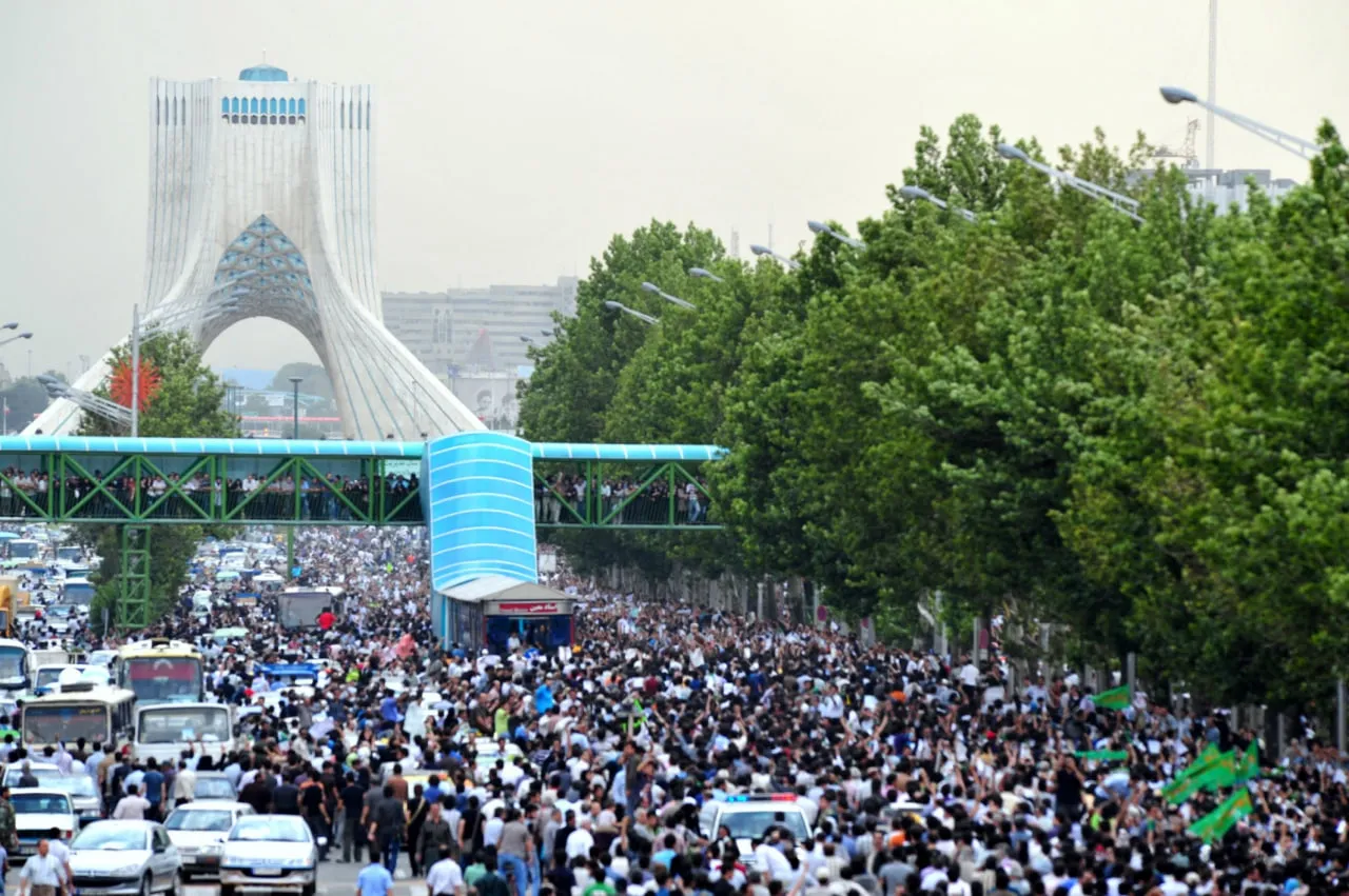جنبش سبز ۱۳۸۸: کالبدشکافی دهمین انتخابات ریاست‌جمهوری و پیامدهای آن