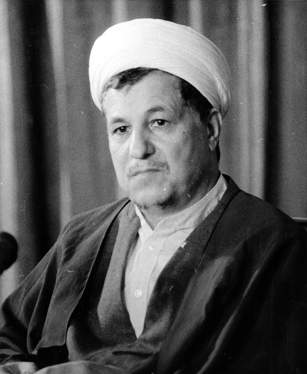 هاشمی رفسنجانی: با آزادی گروگان‌ها اختلاف ما با آمریکا به‌زودی حل نخواهد شد