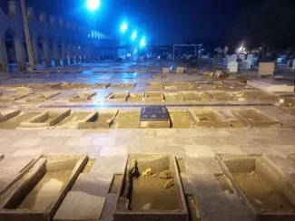 قابل توجه محراب استاندار جدید استان خوزستان و البته برادر شهید / قبور شهدا در اهواز تخریب و یکسان سازی شده و میشود
