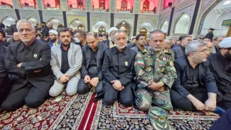 تا این لحظه در میان فرماندهان ارشد نظامی و انتظامی حاضر، از حضور سردار سرتیپ احمدرضا رادان فرمانده کل فراجا و جانشین سازمان انتظامی کشور سردار سرتیپ رضایی خبری نیست یا من نمی بینم!