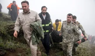 مهدی مجاهد از نیروهای سازمان اطلاعات سپاه و معاون هماهنگی و پیگیریهای ویژه فعلی دفتر رییس جمهور نیز در صحنه عملیات انتقال پیکر جانباختگان سانحه اخیر حاضر بود