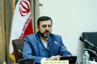  یک سوال ساده: آیا کاظم غریب آبادی هم معاون بین الملل و دبیر ستاد حقوق بشر قوه قضاییه است و هم معاون وزیر امورخارجه؟ آیا طبق قانون اساسی جمع این سمت ها هم ممکن است یا مجوز خاص اخذ شده؟