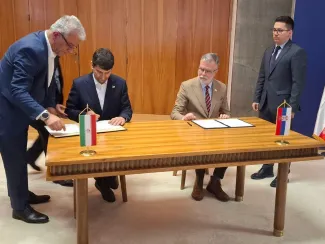  سید ستار هاشمی، وزیر ارتباطات و فناوری اطلاعات، در چارچوب برنامه توسعه «دیپلماسی فناوری»، به دعوت رسمی «وزیر اطلاعات و مخابرات صربستان»، به بلگراد، سفر کرده است. 