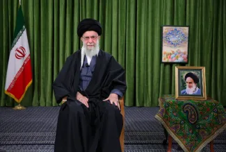 آیت‌الله خامنه‌ای: شهید رئیسی در اولین مصاحبه با صراحت گفت با آمریکا مذاکره مستقیم نمی‌کنیم