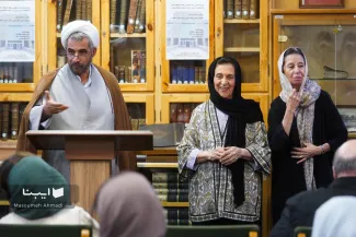  مراسم تقدیر از خاندان نظام مافی، بویژه دکتر منصوره اتحادیه و خدیجه نظام مافی به خاطر اهدای هزاران برگ از اسناد این خاندان به کتابخانه مرکزی دانشگاه تهران