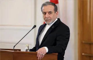  هشدار عراقچی به اروپا در گفتگو با رادوسلاو سیکورسکی، وزیر امور خارجه لهستان و ریاست دوره‌ای اتحادیه اروپا