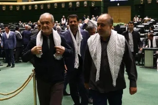 پزشکیان در صحن علنی مجلس شورای اسلامی با شعارهای مرگ بر اسرائیل و مرگ بر آمریکا