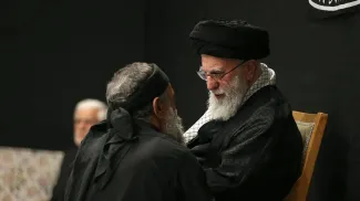 حساب کاربری منتسب به دفتر آیت‌الله خامنه‌ای با انتشار این ویدیو از مداحی محمود کریمی نوشت: «رهبر انقلاب امشب، خطاب به آقای محمود کریمی فرمودند: اگر خسته نمی‌شوی «ای ایران» بخوان!»