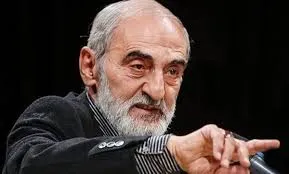 حسین شریعتمداری بعد از حمله آمریکا به سایت فردو: اکنون نوبت ماست که بدون فوت وقت و به عنوان اولین گام ناوگان دریائی آمریکا در بحرین را موشک‌باران کنیم