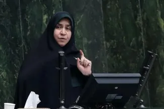  سخنگوی کمیسیون اقتصادی مجلس: بسیاری از عاملان اسرائیل که  به بازار طلا و ارز می‌رفتند و با پول‌هایی که در اختیار داشتند، باعث می‌شدند تلاطم شدیدی در بازار به وجود بیاید، شناسایی و دستگیر شدند