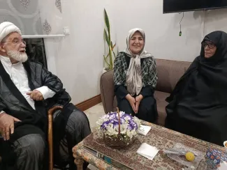  مهدی کروبی در دیدار با همسر مصطفی تاج زاده: وفاق با یک فرقه و یا قبیله متحجر که سابقه‌ای در انقلاب و همراهی امام و روزهای سخت این کشور نداشته تحقق پیدا نمی‌کند. 