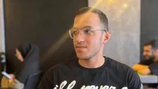 احمد بالدی، جوان ۲۰ ساله در اهواز که در اعتراض به تخریب دکه‌اش از سوی شهرداری خودسوزی کرده بود، جانش را از دست داد.