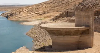  از دعای باران تا تخلیه تهران؛ حل بحران آب مردِ عمل می‌ خواهد! / اگر تهران باید تخلیه شود، وزیر نیرو هم باید برکنار شود