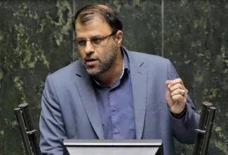  می‌خواستند با تصویب در یکی کمیسیون‌های مجلس یواشکی بانک آینده را به سهامدار متخلف بازگردانند/ نامه نمایندگان مجلس جلوی این فرآیند را گرفت